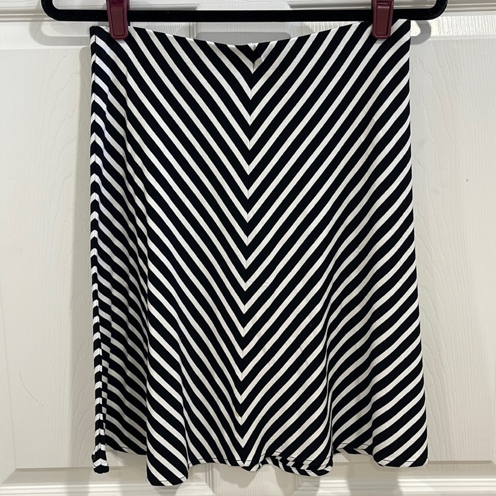 Ann Taylor womens chevron print knit skirt size XS petite